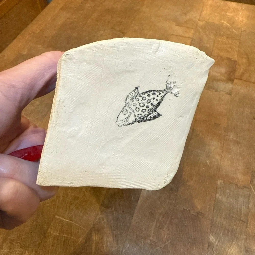 Vintage Mid Century Pottery Ceramic Glossy Green Unique Shape Fish Stamp Vase - Picture 2 of 16